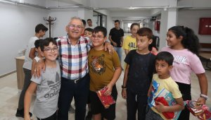 Başkan Büyükkılıç kütüphanede öğrencilerle bir araya geldi