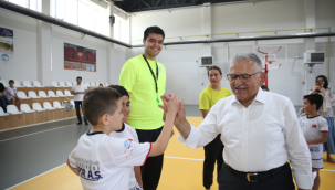 Başkan Büyükkılıç, Spor Merkezi'nde Miniklerle Buluştu