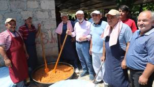Başkan Çolakbayrakdar'a , pilav şenliğinde vatandaşlardan yoğun ilgi 