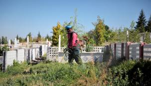 Bayram Öncesi Mezarlıklarda Temizlik 