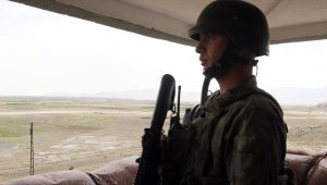 Bayramı sınır nöbetinde geçiren Mehmetçik'ten 'vatan uğruna can vermeye hazırız' mesajı