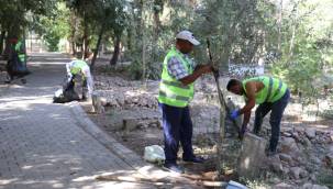 Belediyemizden Mezarlıklara Bayram Temizliği Seferberliği 