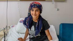 Beyninde damar yumağı oluşan çocuk, 20 saatlik ameliyatla hayata tutundu