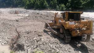 Büyükşehir ekipleri, Düzce'de yaraları sarıyor