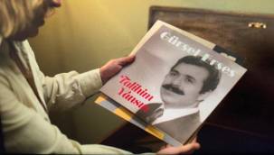 Cem Yılmaz, o gizemli fotoğraftaki kişinin kimliğini açıkladı! Her filminde yer veriyordu