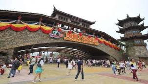 Çin'den kültürel soykırım: Kadim Türk şehri Disney Parkı oldu