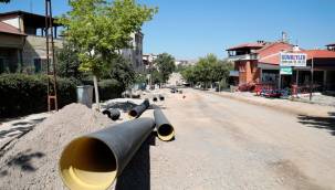 DR. Sadık Ahmet Caddesi'nde yağmur suyu hattı döşeniyor