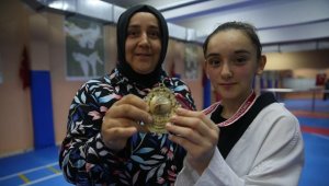Dünya Şampiyonası'na hazırlanan milli tekvandocu Damla'nın en büyük destekçisi annesi