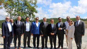 Dursun Özbek, Kemerburgaz'daki arazide incelemelerde bulundu 