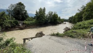 Düzce'de köprü yıkılınca Ballıca köyü sular altında kalmaktan kurtuldu 