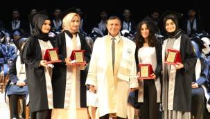 ERÜ Sağlık Bilimleri Fakültesi Yeni Mezunlarını Verdi