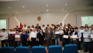 Eskişehir'de LGS sınavında başarılı olan öğrenciler ödüllendirildi