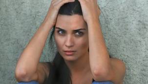 Estetik sonrası Uzaylılara Döndü! Tuba Büyüküstün'ü Görenler Dönüp Bir Daha Bakıyor