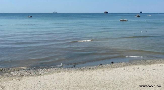 Florya'da kanalizasyondan denize akan kirli su vatandaşları tedirgin ediyor