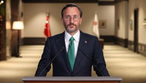 İletişim Başkanı Altun: Bir millet düşünün ki Türkiye aşkına leke sürülmesin diye darbecilere göğsünü siper etmiş