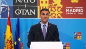 İspanya Başbakanı Pedro Sanchez'ten enerji krizine karşı 'kravatları çıkarın' önerisi