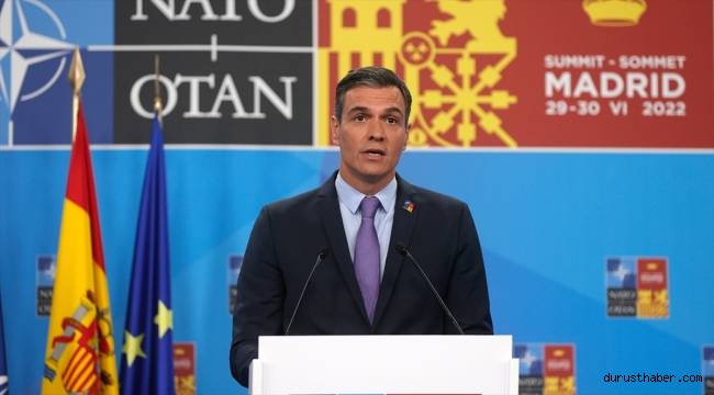 İspanya Başbakanı Pedro Sanchez'ten enerji krizine karşı 'kravatları çıkarın' önerisi