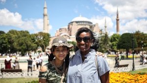 İstanbul dünyanın dört bir yanından gelen turistleri ağırlamaya devam ediyor