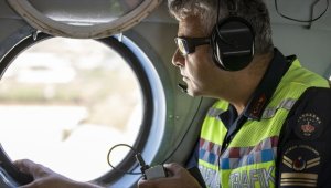 Jandarma turizm kenti Antalya'da trafiği helikopterle denetledi