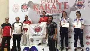 Kağıtspor’dan madalya yağmuru