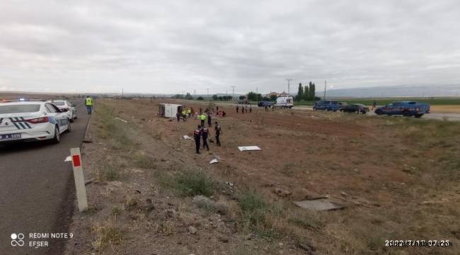 Kayseri'de şarampole devrilen tur otobüsündeki 30 kişi yaralandı
