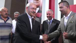 Kemal Kılıçdaroğlu, Kayserili 57 muhtara parti rozeti taktı 