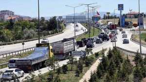 'Kilit kavşak' Kırıkkale'de bayram öncesi trafik yoğunluğu başladı