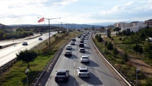 Kırıkkale'de tatilin son gününde trafik yoğunluğu sürüyor