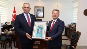 KKTC Milli Eğitim Bakanı Çavuşoğlu, ÖSYM Başkanı Aygün'ü ziyaret etti