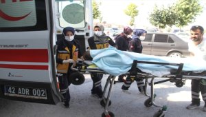 Konya'da bıçakla yaralanan iş yeri sahibi hastaneye kaldırıldı