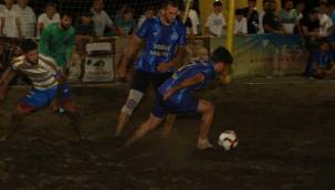 Manyetik kum gece futbol turnuvası'nda kupalar sahiplerini buldun