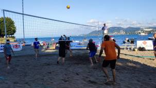 Manyetik Kum Üstünde Voleybol Turnuvası Başladı 