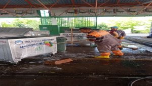 Melikgazi'de kurban kesimi sonrası çevre temizliği yapıldı