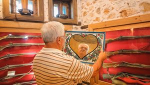 Memleketine kurduğu müzede 6 bin parça ata mirasını sergiliyor 