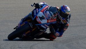 Milli motosikletçi Toprak Razgatlıoğlu İngiltere'de ikinci kez birinci oldu