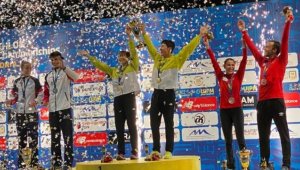 Milli sporcular İlke Özyüksel ve Buğra Ünal, karışık bayrak yarışında üçüncü oldu