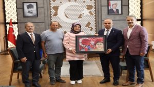 Niğde Valisi Koç, resim yarışmasında birinci olan öğrenciyi kabul etti