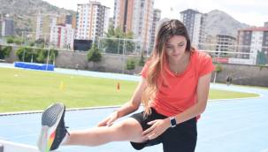 Öğretmeninin teşvikiyle atlet oldu, 5 yıldır milli sporcu