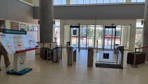 Sağlıkta şiddete karşı hastanelere metal kapı dedektörü