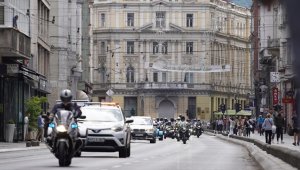 Saraybosna'ya gelen yüzlerce motosikletli soykırım kurbanları anısına Srebrenitsa'ya hareket etti
