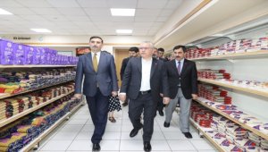 Sivas Valisi Şimşek, Gıda Bankası'na kurban bağışında bulundu