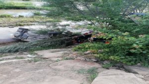 Sivas'ta Kızılırmak'a devrilen otomobildeki 3 kişi yaralandı