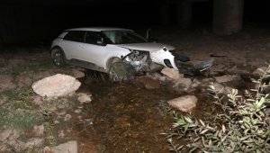 Sivas'ta şarampole devrilen otomobilin sürücüsü yaralandı
