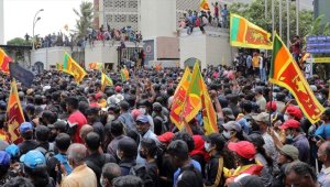 Sri Lanka'da göstericiler Başbakanlık konutunu ateşe verdi