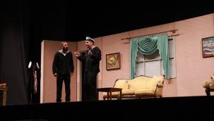 Süt Kardeşler Komedi Tufanı Estirdi 