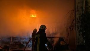 Toptancılar sitesi yangını 2 saatte söndürüldü