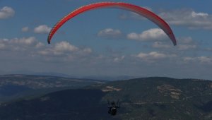 Türkiye Yamaç Paraşütü Mesafe Şampiyonası Tokat'ta sürüyor