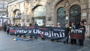 Ukrayna'daki savaş Belgrad'da protesto edildi