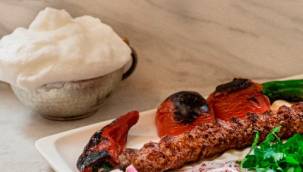 Urfa'lı Dedecan'dan Urfa Kebabı zamanı
