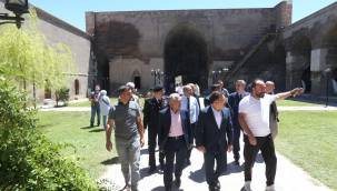 Vali Çiçek ve Başkan Büyükkılıç'tan Selçuklu Eseri Karatay Hanı'nda İnceleme